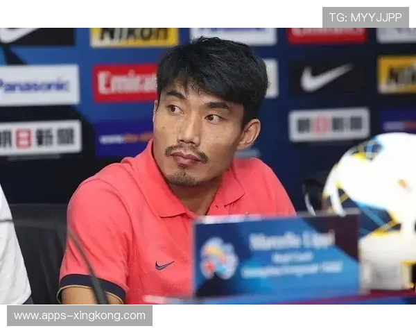 郑智或谋新突破：在足球场上的智慧与坚持