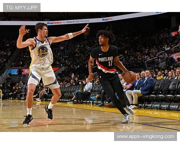 NBA后场长传跨场助攻,精准度吓坏球迷 NBA后场长传跨场助攻,精准度吓坏球迷