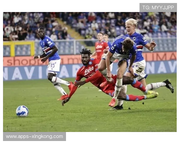 那不勒斯前场连续搓传组合拳打得行云流水 那不勒斯前场连续搓传组合拳打得行云流水