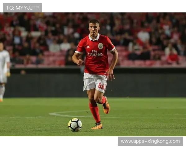 本菲卡补强右路传中点