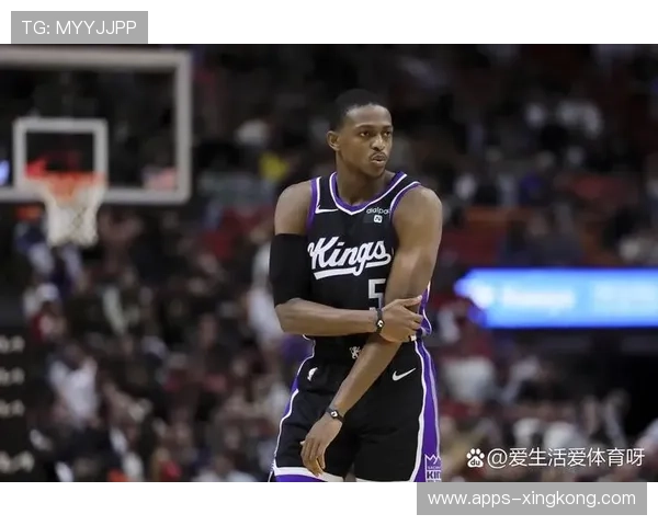 国王福克斯单挑绝对速度冲击篮筐成功