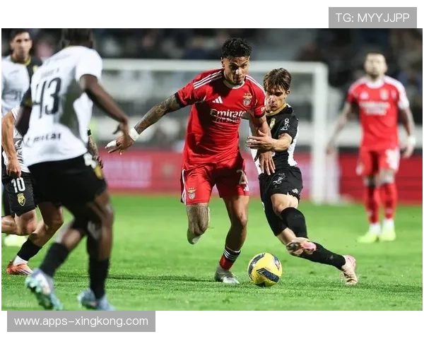 本菲卡年轻锋线在整场比赛中不断制造射门机会的魅力篇章 本菲卡年轻锋线在整场比赛中不断制造射门机会的魅力篇章