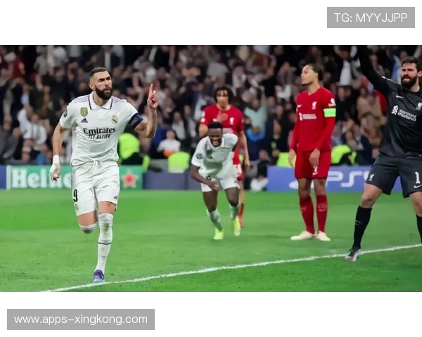 皇马本泽马前场争顶助攻队友破门成就关键时刻：一场关于默契与进攻的解码