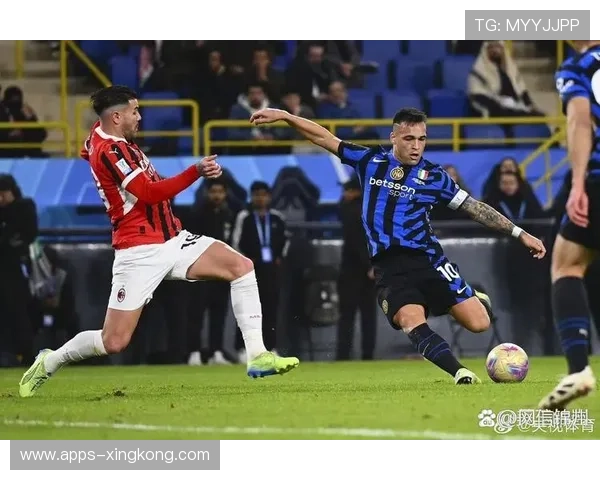AC米兰—莱奥左路内切一记漂亮弧线球 AC米兰—莱奥左路内切一记漂亮弧线球