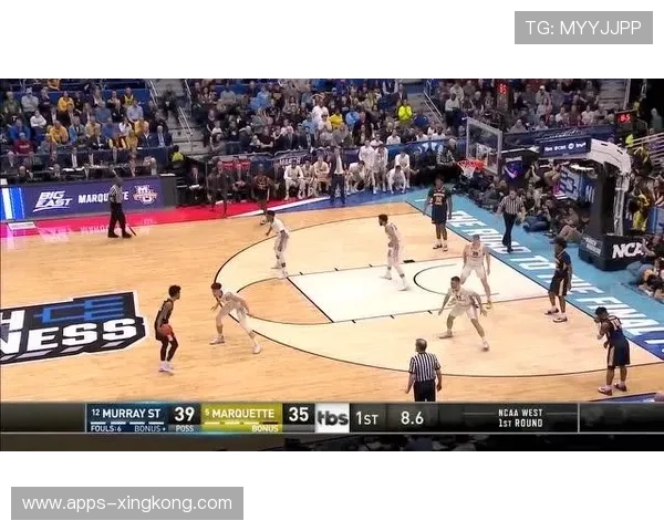 拳击手在场上用步伐逐步瓦解对手防线 拳击手在场上用步伐逐步瓦解对手防线